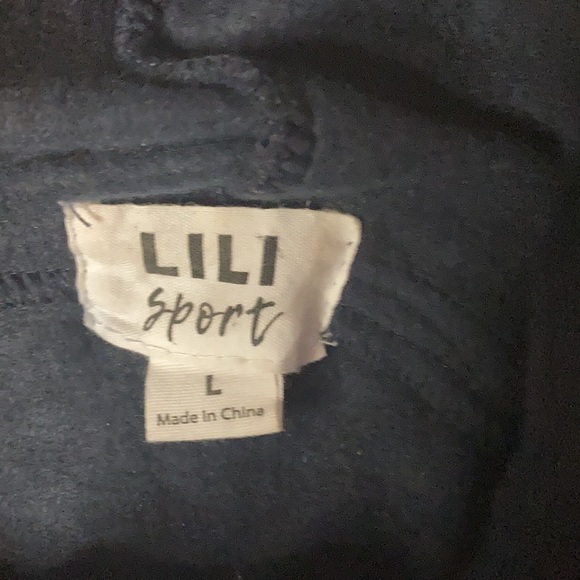 crop top hoodie - Picture 3 of 3